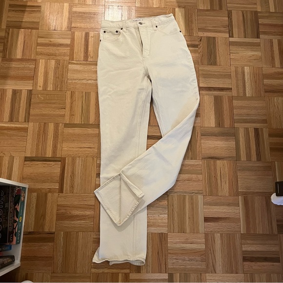 Abercrombie & Fitch Denim - Abercrombie 90s Straight Ultra High Rise Jeans in Cream